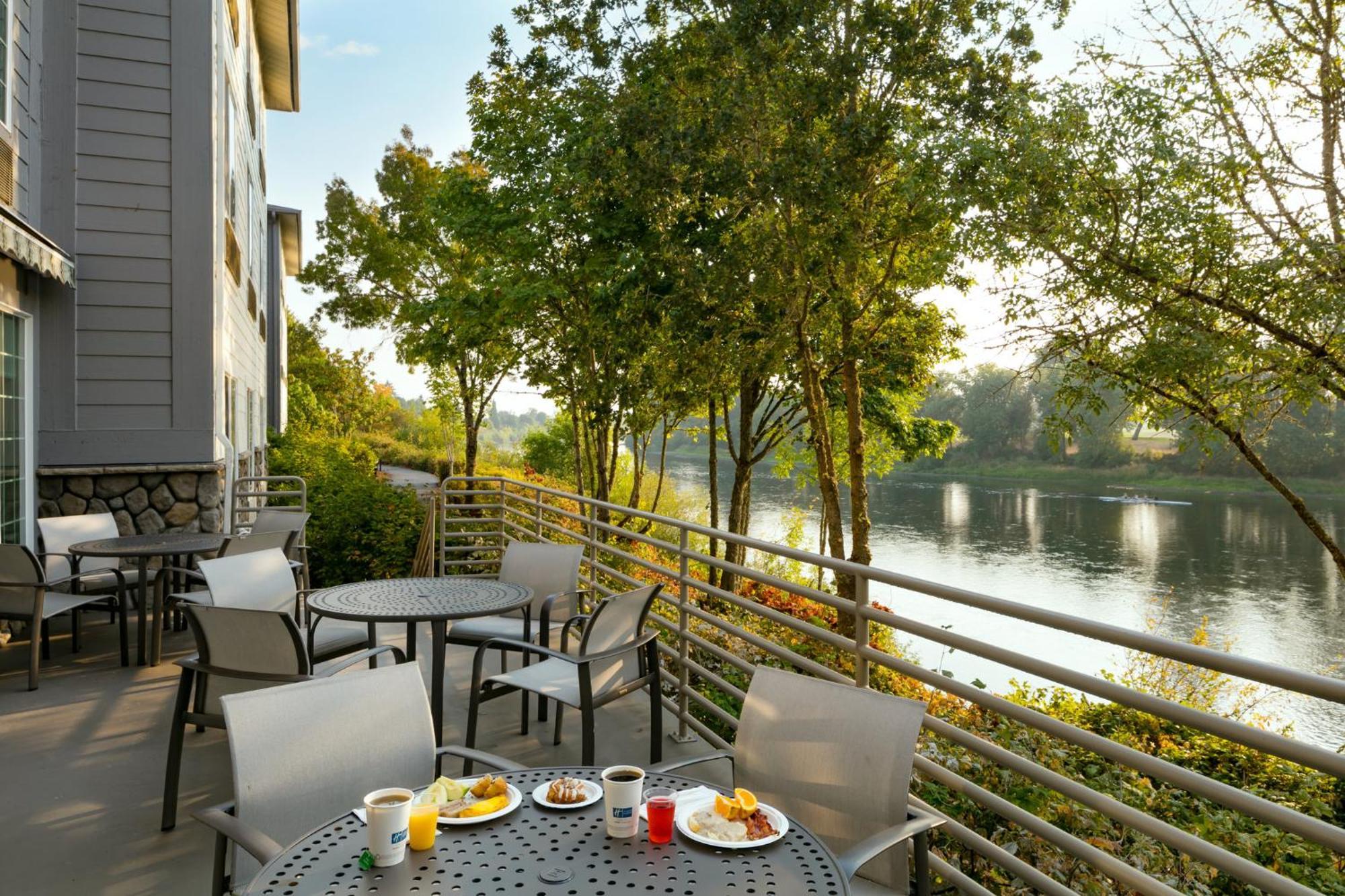 Holiday Inn Express Corvallis-On The River By Ihg Bagian luar foto